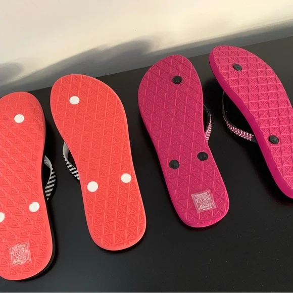 TWO PAIR size 8 brand new ROXY Flip Flops - Picture 2 of 5